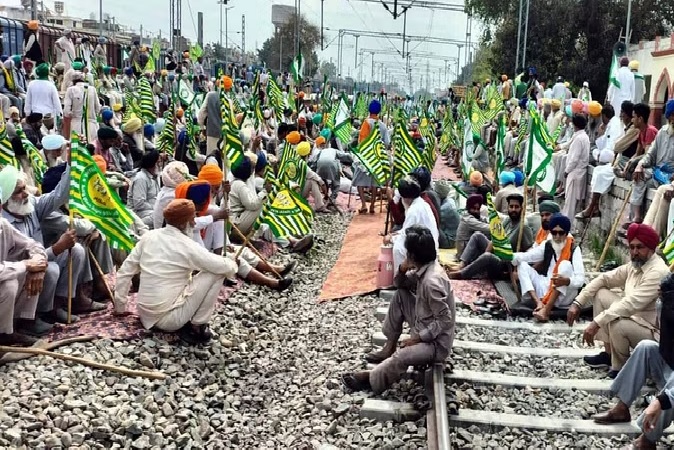 Kisan Rail Roko Andolan : किसानों का रेल रोको आंदोलन शुरू, पंजाब में कई स्थानों पर ट्रैक जाम