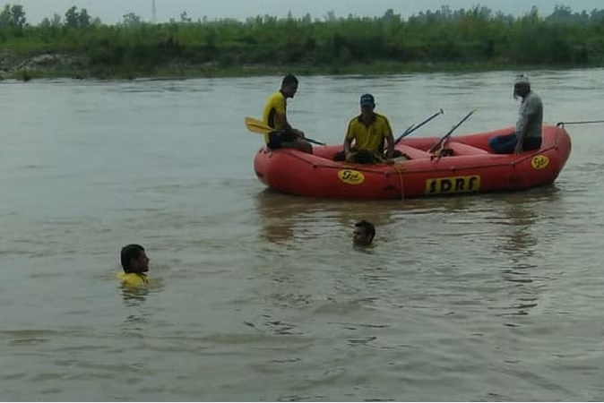 Ayodhya News : सरयू नदी में स्नान करने गए तीन युवकों की डूबकर मौत, कानपुर से आए थे दर्शन के लिए