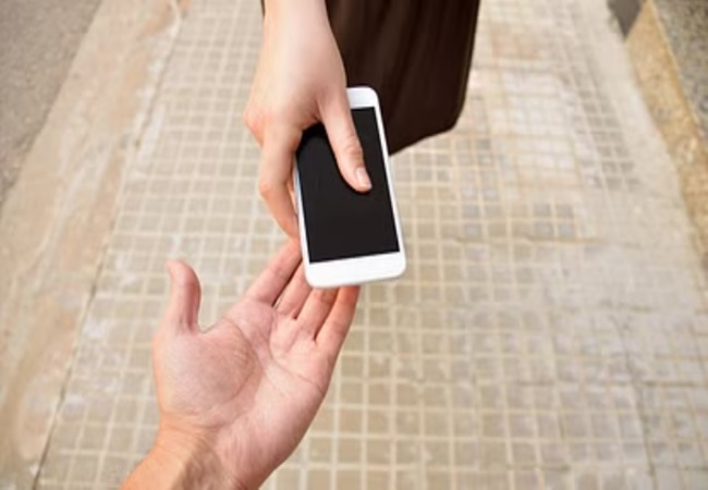 Smartphone Selling Tips : पुराना स्मार्टफोन बेचते समय ध्यान रखें ये बातें, वर्ना होगा पछतावा
