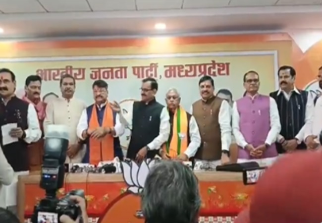 Suresh Pachauri : एमपी में कांग्रेस को बड़ा झटका, पूर्व केन्द्रीय मंत्री सुरेश पचौरी समेत 12 नेता BJP में शामिल