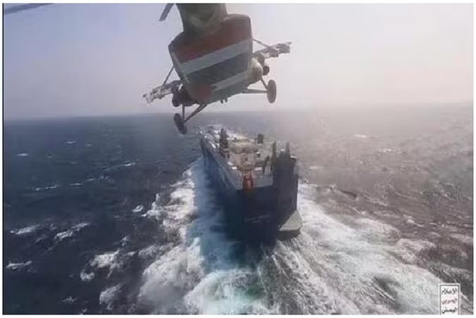 Ukraine ने काला सागर में ड्रोन ने रूसी जहाज पर किया हमला, 1300 टन वजनी युद्धपोत पानी में डूबा