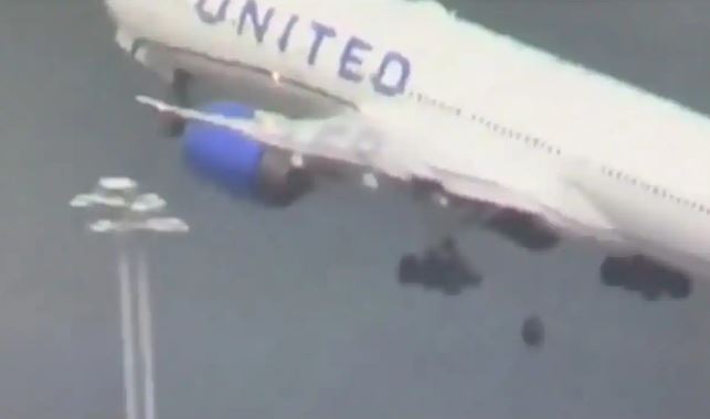 United Airlines Plane Landing :  टेक ऑफ होते ही निकल गया प्लेन का पहिया , आनन-फानन में करनी पड़ी अगले हवाई अड्डे पर इमरजेंसी लैंडिंग