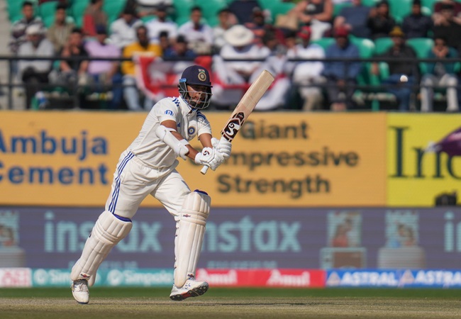 Yashasvi Jaiswal 1000 Test Runs : यशस्वी जायसवाल ने तेज रफ्तार से पूरे किए 1 हजार टेस्ट रन, दिग्गजों को छोड़ा पीछे