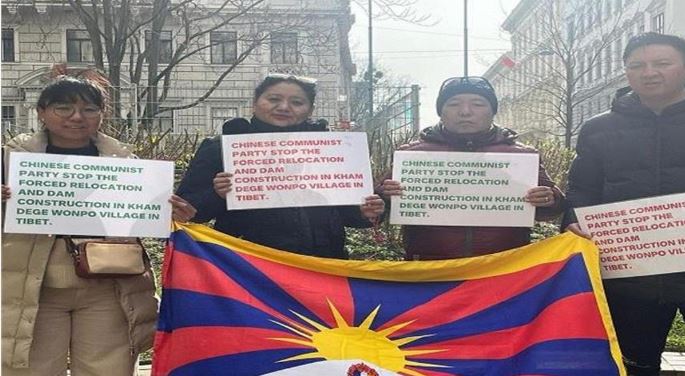Austria Tibetans Protest : तिब्बतियों की रिहाई की मांग को लेकर चीनी दूतावास के बाहर विरोध प्रदर्शन