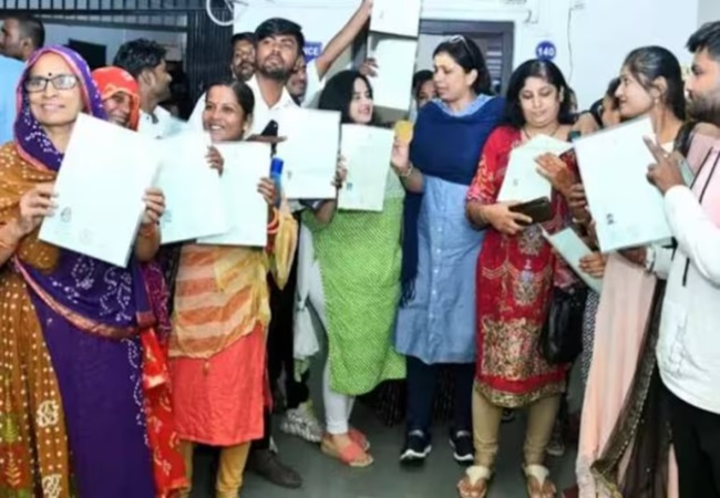 18 Pakistani Refugees : गुजरात में 18 पाकिस्तानी शरणार्थियों को मिली भारत की नागरिकता