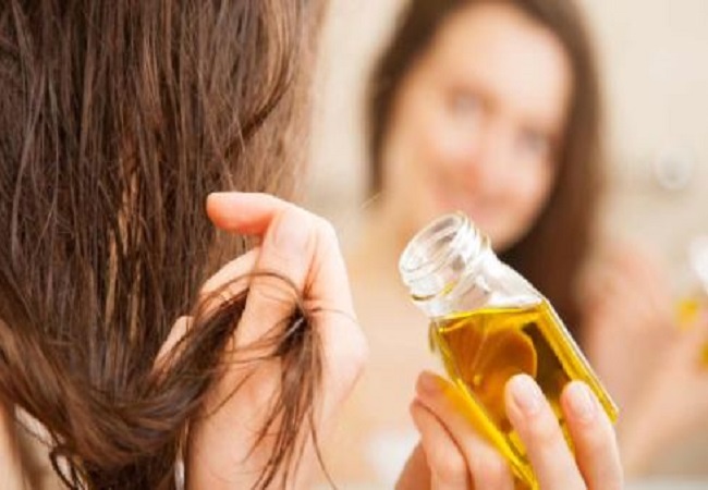 Hair care: भूलकर भी हेयर ऑयल में डालकर न लगाएं ये चीजें