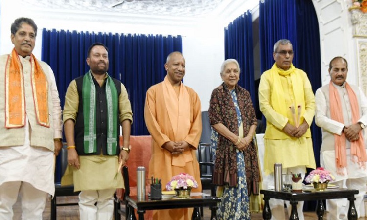 Yogi Cabinet Expansion: योगी कैबिनेट का हुआ विस्तार, ओपी राजभर, दारा सिंह चौहान समेत इन्होंने ली मंत्री पद की शपथ