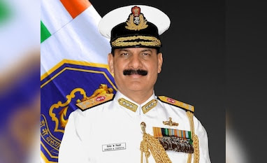 New Navy Chief: वाइस एडमिरल दिनेश कुमार त्रिपाठी संभालेंगे नए नौसेना प्रमुख की जिम्मेदारी,जानें कौन हैं ?