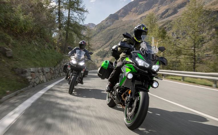 2024 Kawasaki Versys 650 Adventure Tourer : 2024 कावासाकी वर्सेस 650 एडवेंचर टूरर भारत में लॉन्च, जानिए जानें किसको टक्कर देती है