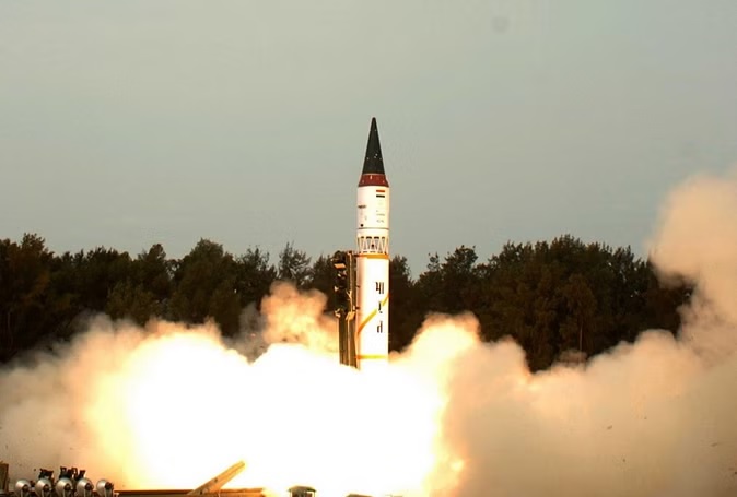 बैलिस्टिक मिसाइल अग्नि प्राइम का सफल परीक्षण, सीडीएस और सेना के शीर्ष अधिकारी रहे मौजूद