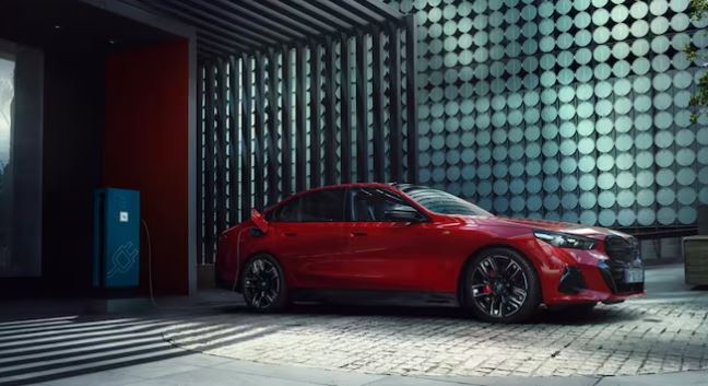 BMW Booking all-electric i5 Booking : बीएमडब्ल्यू ने शुरु की ऑल-इलेक्ट्रिक i5 के लिए बुकिंग , जानें  टॉप स्पीड