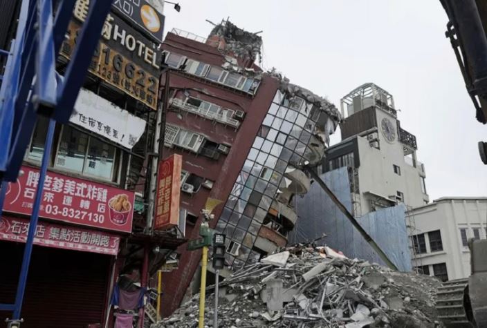 Earthquake in Taiwan : ताइवान में भूकंप के तीन दिन बाद भी फंसे हैं 600 से अधिक लोग , 12 की मौत