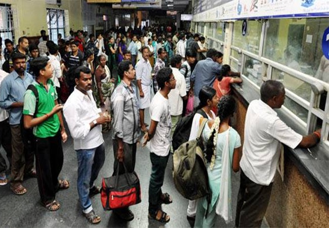 Railways Big Decision : अब लाइन में लगने की झंझट हुई खत्म, मोबाइल से बुक कर पाएंगे जनरल और प्लेटफॉर्म टिकट