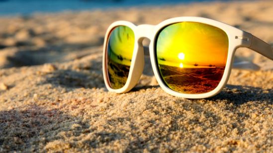 Sunglasses Side Effects : जरूरत के मुताबिक धूप का चश्मा पहनना आंखों के लिए फायदेमंद , सावधानी बरतना बहुत जरूरी है
