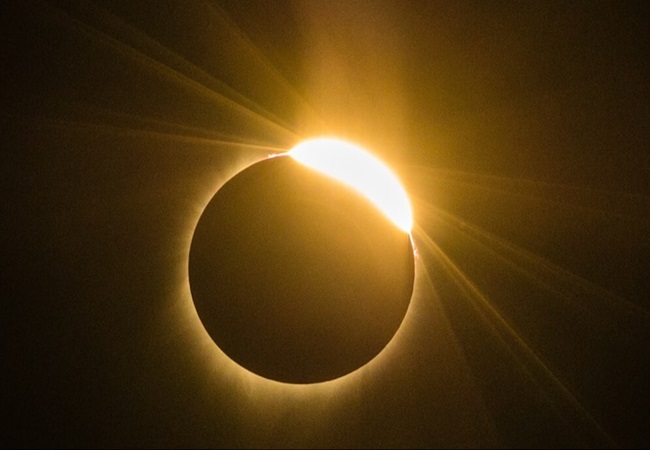 Surya Grahan Today : आज साल के पहले सूर्य ग्रहण पर धरती पर छा जाएगा अंधेरा; जानें भारत में कहां देख पाएंगे लोग