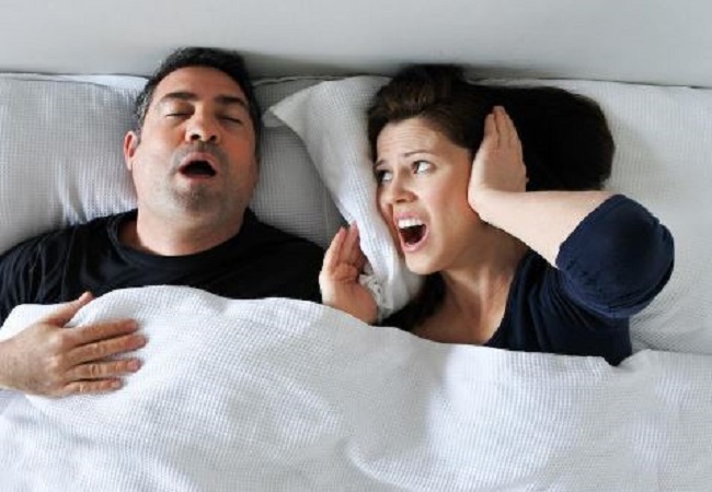 Ways to stop Snoring: बहुत अधिक खर्राटे लेने से हो सकता है जान को खतरा, ऐसा करने से नहीं आएंगे खर्राटे