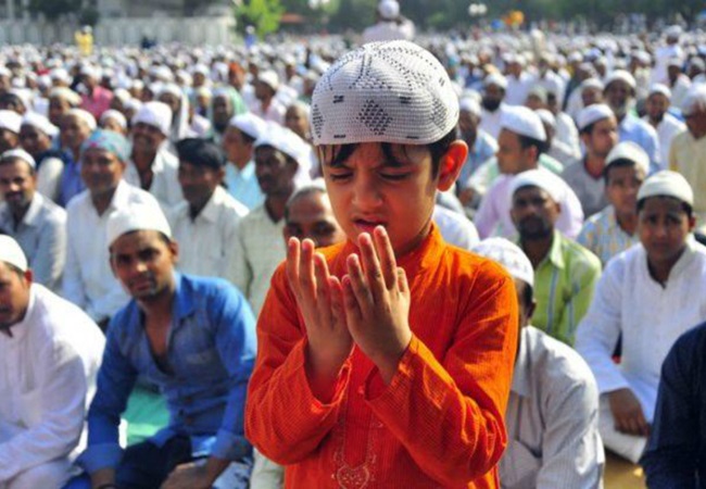 Eid Ul Fitr 2024 Date : भारत के तीन राज्यों में आज ही मनाई जा रही ईद, जानें बाकी जगहों पर कब मनेगा जश्न