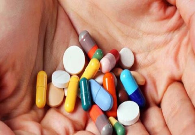 Side effects of taking painkillers: सिरदर्द से छुटकारा पाने के लिए तुरंत खा लेती हैं दर्द की दवा, तो हो सकते हैं ये नुकसान