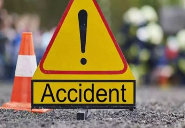 Road Accident,: बाइक और ट्रैक्टर ट्रॉली में जोरदार टक्कर, तीन की मौत