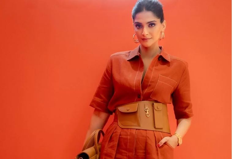 sonam-kapoor-slays-at-tods-store-opening-ceremony-pictures-go-viral