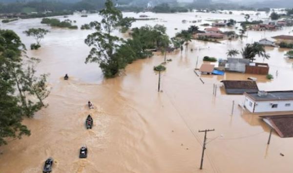 Brazil floods: ब्राजील में बाढ़ ने मचाई तबाही, रियो ग्रांडे डो सुल में भूस्खलन और बाढ़ से 60 लोगों की मौत