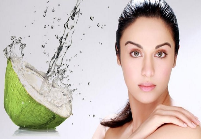Benefits of applying coconut water on face: नारियल पानी को चेहरे पर इस तरह से लगाएं और पाएं नेचुरल ग्लो