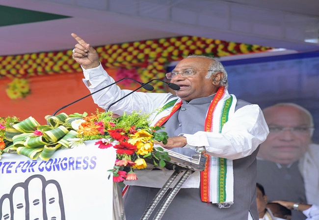 BJD-BJP के खोखले वादों से तंग आ चुकी है ओडिशा की जनता, देने जा रही है करारा जवाब : मल्लिकार्जुन खड़गे