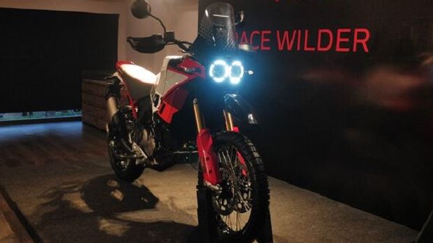 Ducati DesertX Rally : शुरू हुई डुकाटी डेजर्ट एक्स रैली एडवेंचर बाइक की डिलीवरी , जानें फीचर्स