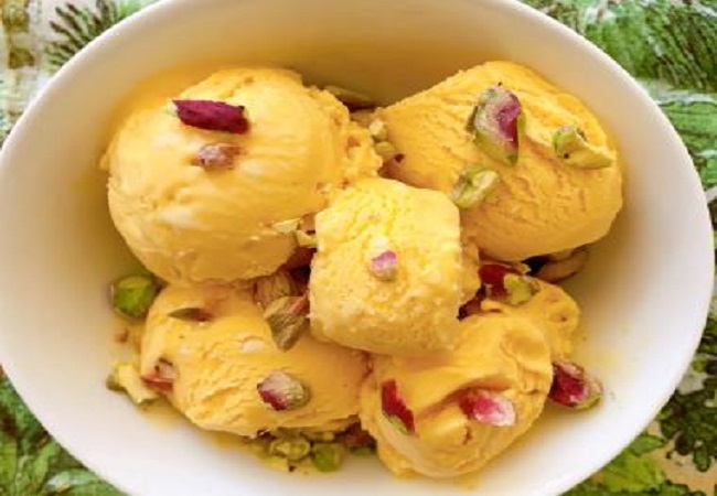 Easy way to make mango kulfi: आज लंच के बाद कुछ मीठा हो जाएं, घर में ऐसे बनाएं आम की कुल्फी