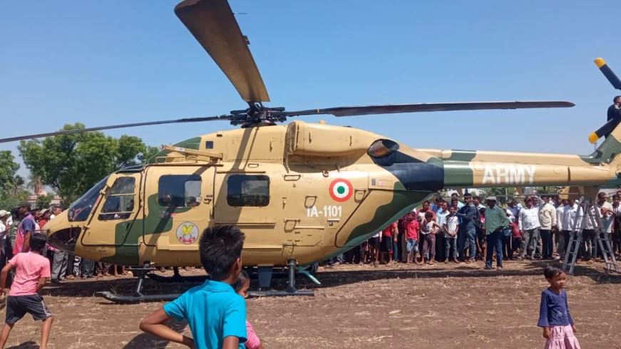 Emergency landing of helicopter : महाराष्ट्र में इंडियन आर्मी के हेलीकॉप्टर की खेत में इमरजेंसी लैंडिंग, सभी 4 जवान सुरक्षित