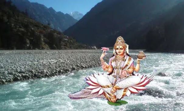 Ganga Dussehra 2024 : गंगा दशहरा के दिन गंगाजल घर लाने की परंपरा है,सुख-समृद्धि का आशीर्वाद मिलता