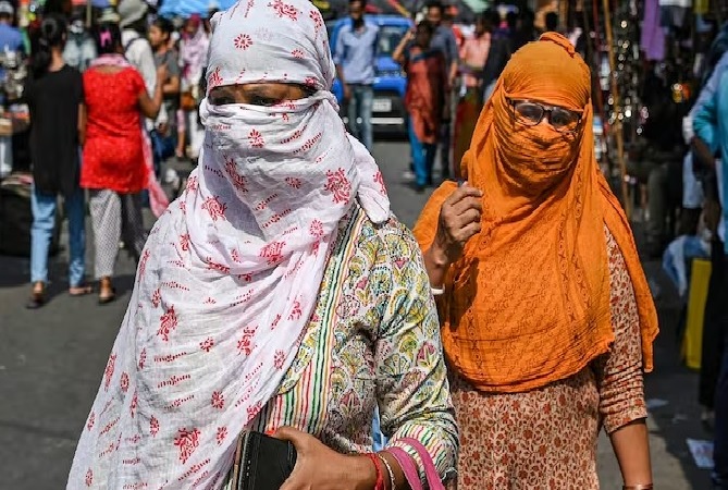 Lucknow Weather : लखनऊ में पारा दोपहर 1 बजे 42 डिग्री पहुंचा , 24 साल बाद मई माह की सबसे उमस और गर्मी भरी रात गुजरी