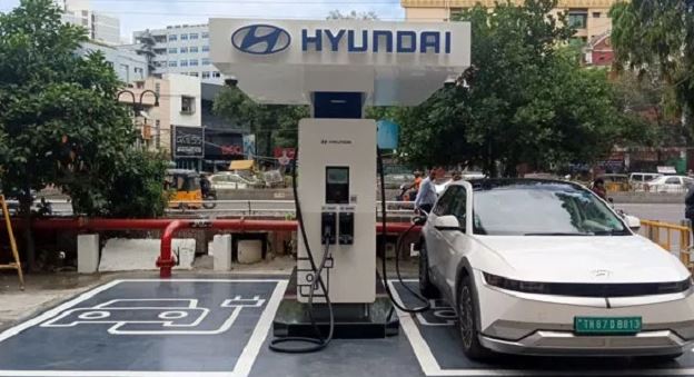 Hyundai Fast Charging Station : हुंडई ने खोला अपना पहला फास्ट चार्जिंग स्टेशन , यूजर्स पहले से बुक और ऑनलाइन पेमेंट कर सकते है