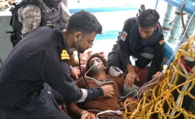 Indian Navy : भारतीय नौसेना का दम अरब सागर में फिर दिखा , 20 पाकिस्तानियों के लिए बनी देवदूत