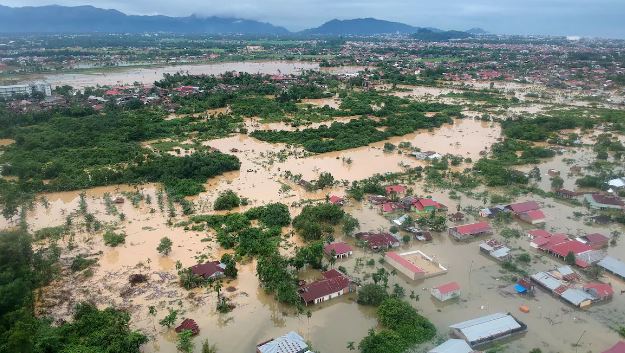 Indonesia Flood: इंडोनेशिया में बाढ़ का कहर , अब तक 41 लोगों की मौत…17 लापता