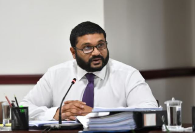 Maldives : भारत से दान में मिले विमानों को उड़ाने में सक्षम नहीं हैं पायलट : रक्षा मंत्री घासन मौमून