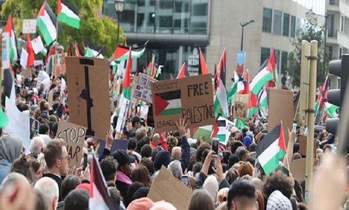 Israel–Hamas war :  ‘फिलिस्तीन में नरसंहार बंद करो’ की मांग को लेकर ब्रसेल्स में हजारों लोगों ने किया प्रदर्शन