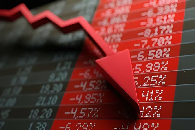 Share Market : शेयर बाजार ने लगाया बड़ा गोता, सेंसेक्स 1100 अंक टूटा, निफ्टी 22400 के नीचे पहुंचा