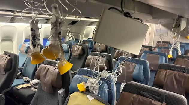 Singapore Airlines Turbulence : लंदन से सिंगापुर जा रहे विमान में हुए भीषण टर्बुलेंस की वजह से एक यात्री की मौत ,  कई लोग घायल