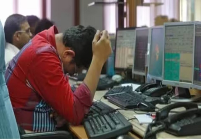 Stock Market Crash : शेयर बाजार में आए भूचाल से निवेशकों के 5.5 लाख करोड़ रुपये स्वाहा, BSE का घट गया मार्केट कैप