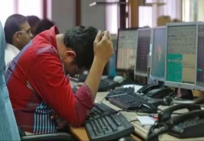 Stock Market Closing : शेयर बाजार में आई सुनामी से निफ्टी 23600 व सेंसेक्स 984 अंक टूटकर लगाया गोता, दो दिनों में निवेशकों के करीब 12 लाख करोड़ डूबे