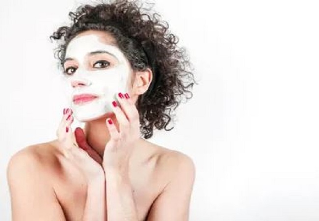 Summer Skin Care: गर्मियों में ग्लोईंग और बेदाग चेहरे के लिए लगाएं ब्यूटी एक्सपर्ट शहनाज हुसैन के बताएं ये फेसपैक