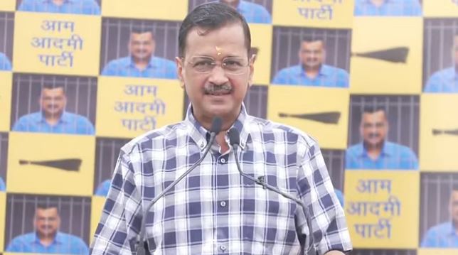 सीएम केजरीवाल का पीएम मोदी पर हमला, कहा-ये जीतेंगे तो 2 महीने में योगी आदित्यनाथ को यूपी के CM पद से हटा देंगें