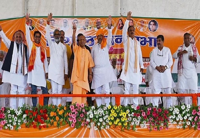 Ghazipur News : गाजीपुर में गरजे सीएम योगी, बोले- ‘माफिया के सफाए के बाद UP में बढ़ा निवेश’