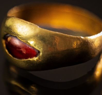 Israel Found 2300 Year Old Gold Ring : इजरायल में खुदाई के दौरान सोने की अंगूठी मिली,  2,300 वर्ष पुराना आभूषण में नये जैसी चमक