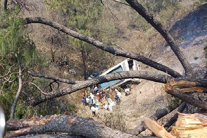 Big Accident in Jammu : यूपी की बस खाई में गिरी, 15 यात्रियों मौत और 40 घायल, 20 जीएमसी रेफर