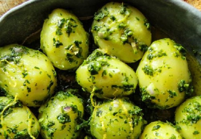 Mint Potatoes: गर्मियों में ऐसे बनाएं चटपटे पुदीने वाले आलू, पेट को मिलेगी ठंडक