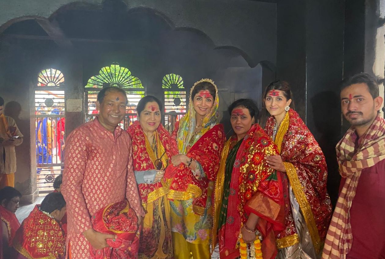 Shilpa Shetty visited Kamakhya temple: पति के बिटकॉइन स्कैम में फंसने के बाद माता कामाख्या मंदिर में दर्शन करने पहुंची शिल्पा शेट्टी