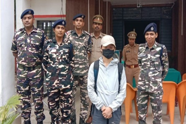 सोनौली सीमा पर पुलिस व एसएसबी जवानों ने चीनी महिला को किया गिरफ्तार, अवैध रास्ते से भारत में कर रही थी घुसपैठ