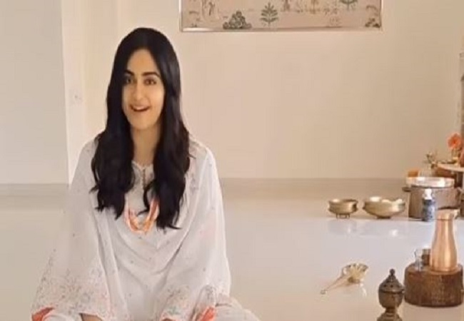 Video : एक्टर सुशांत सिंह राजपूत के बांद्रा फ्लैट में शिफ्ट हुई एक्ट्रेस अदा शर्मा, राम भजन गाते सामने आया वीडियो